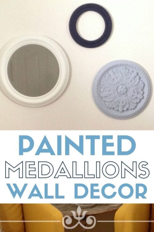 Cómo hacer Decoración de pared de Medallones Pintados, un tutorial presentado por el blog de artesanía de EE. UU., The Crafty Blog Stalker