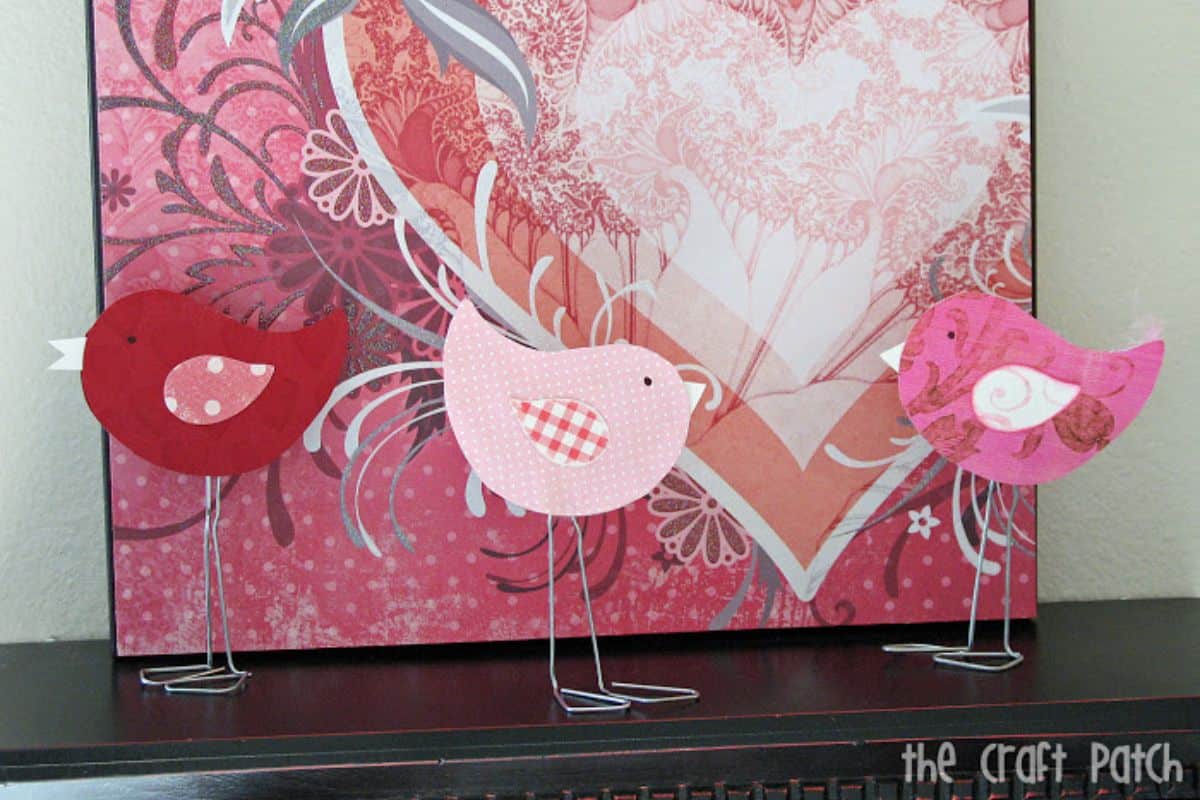 20 Fun Bird Crafts for Adults featured by top US craft blog, The Crafty Blog Stalker: Paper Clip Love Birds