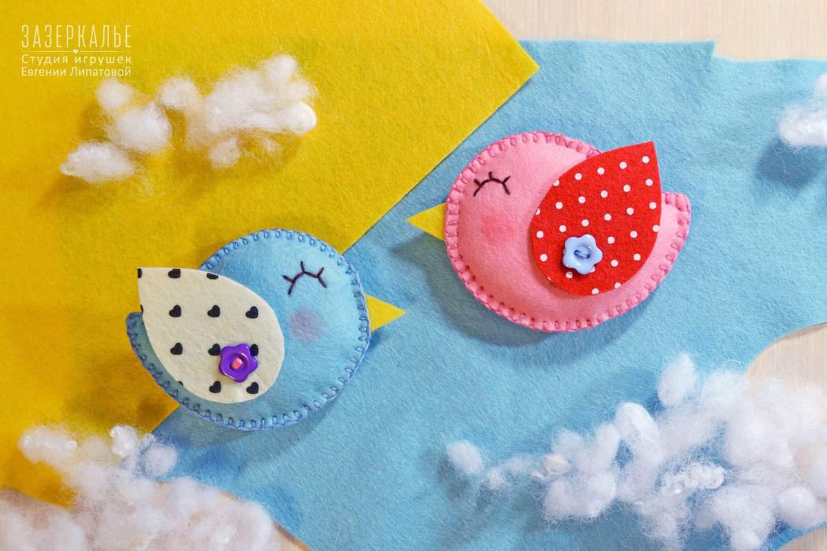 20 Fun Bird Crafts for Adults featured by top US craft blog, The Crafty Blog Stalker: Felt Spring Birds