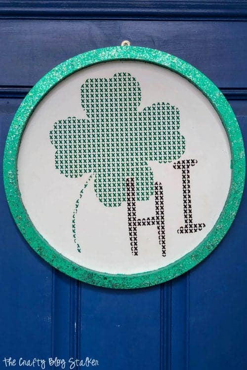 How to Make a Stitch of Luck St.Patrick's Day Door Hanger, a tutorial featured by top US craft blog, The Crafty Blog Stalker.