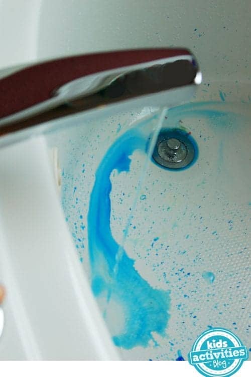 17 Crafty DIY April Fools Day Pranks featured by top US craft blog, The Crafty Blog Stalker: Blue Bath Water