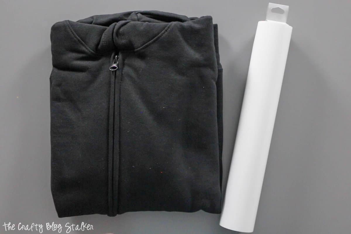 How to Make a DIY Senior Hoodie, a Cricut tutorial featured by top US craft blog, The Crafty Blog Stalker.