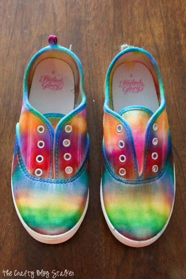 How to Tie-Dye Shoes with Sharpie Markers - The Crafty Blog Stalker