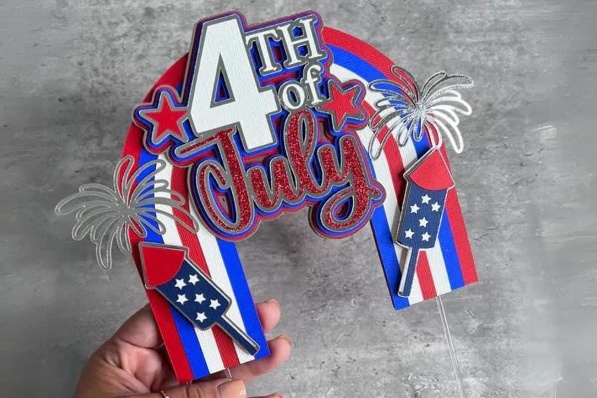 4th of July Cake Topper made with paper.
