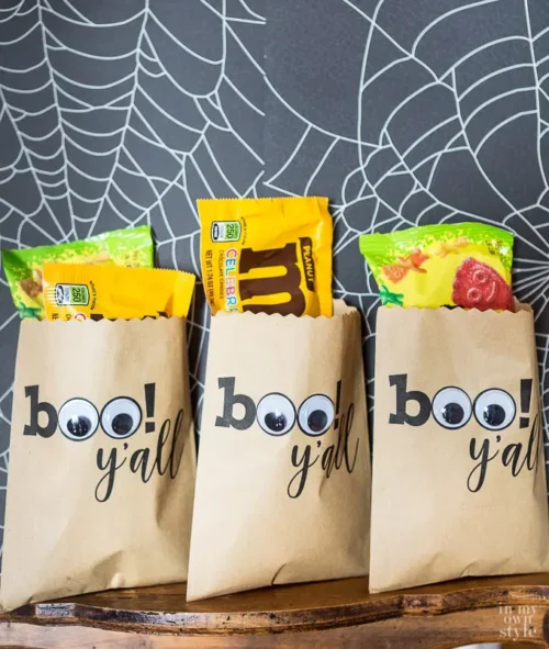 How to Make 20 Halloween Treat Bags to Give as Gifts