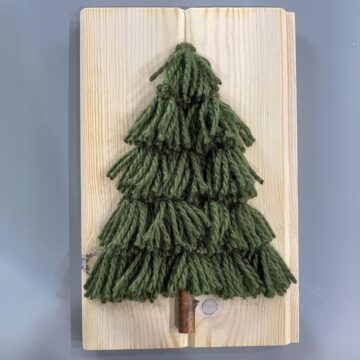 DIY Tassel Tree Christmas Tree Sign.