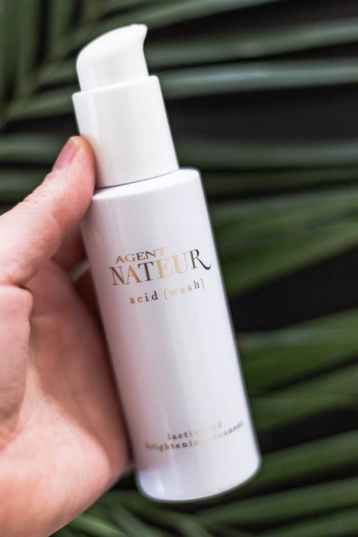 Reveal a radiant glow with acid (wash), a gentle exfoliant formulated to revive all skin types without irritation. This daily cleanser is infused with premium organic ingredients that brighten dull skin, refine texture, and reduce the appearance of imperfections. Our unique formula contains a lavender flower water base to soothe inflammation and leave skin silky, supple, and youthful.