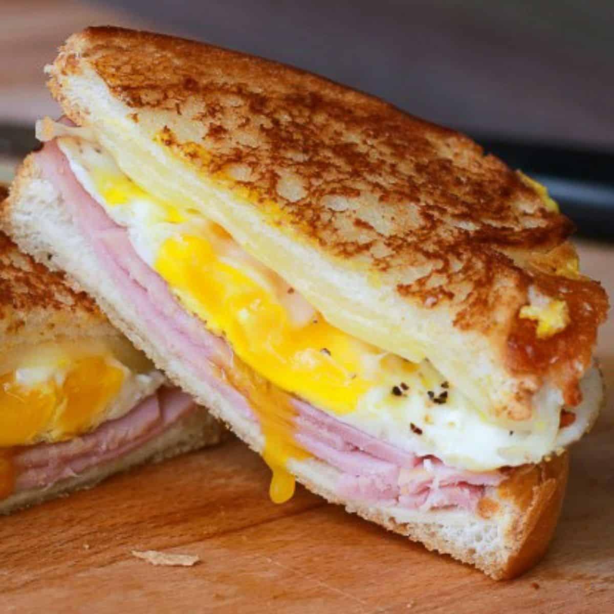https://thecraftyblogstalker.com/wp-content/uploads/2021/06/ham-egg-cheese-grilled-sandwich-10.jpg