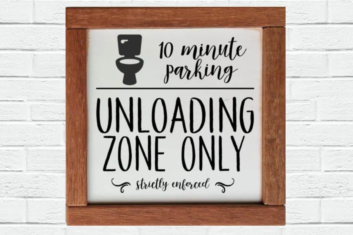 A sign that reads - 10 minute parking unloading zone only.