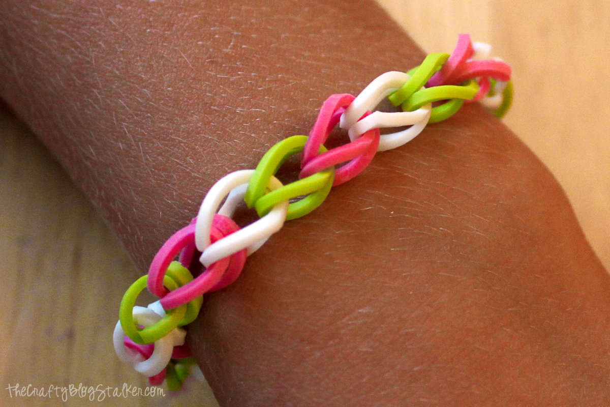 How to Make a Rubber Band Bracelet - The Crafty Blog Stalker