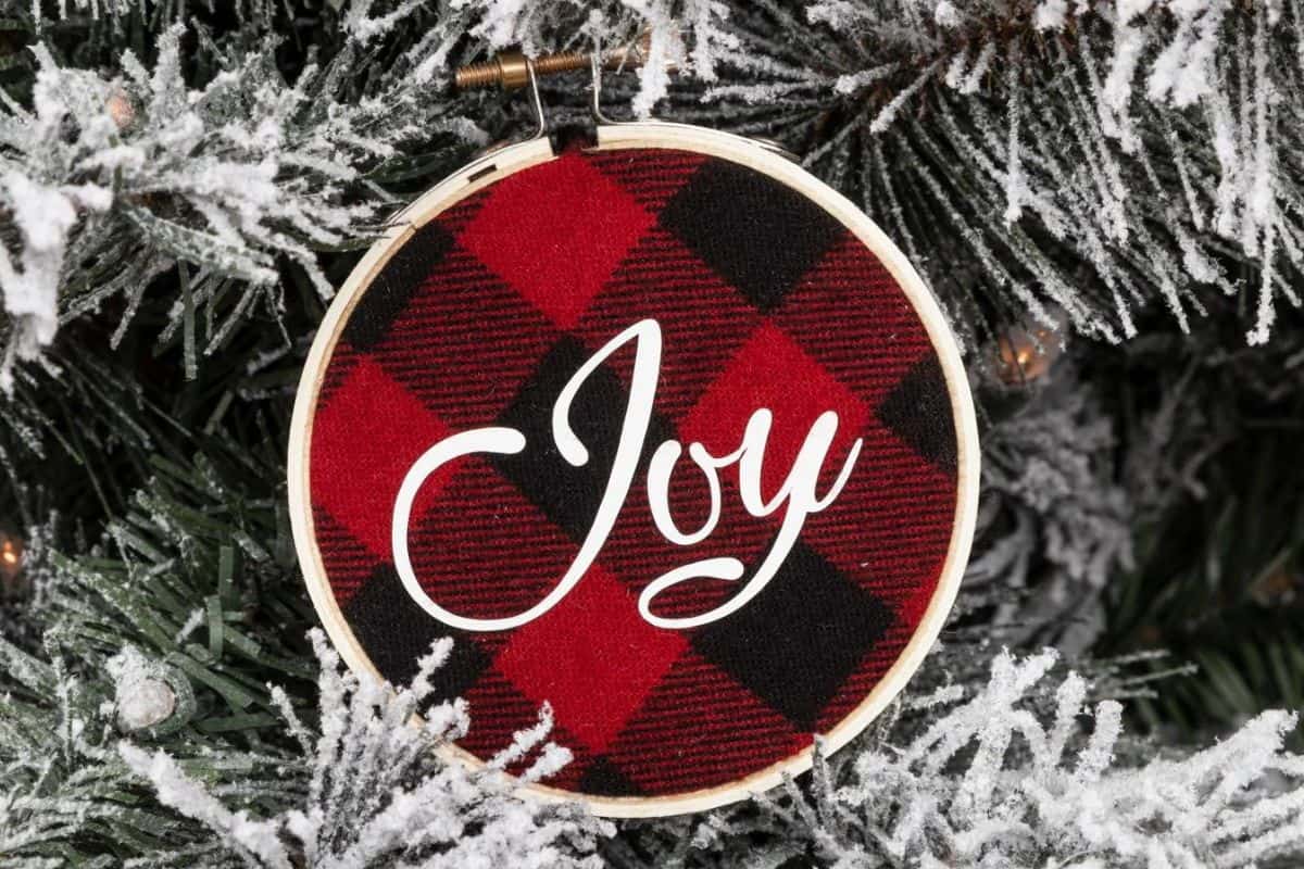 Embroidery Hoop Christmas Ornaments.