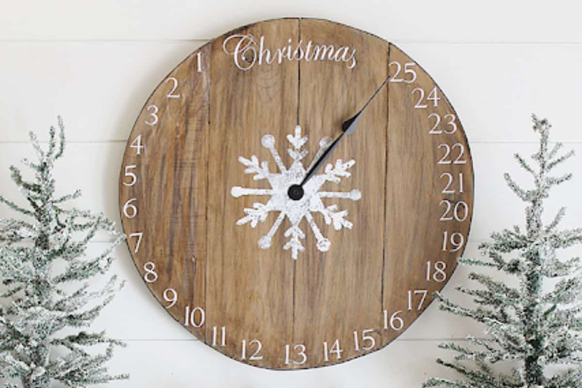 Calendário do advento do relógio de madeira DIY.