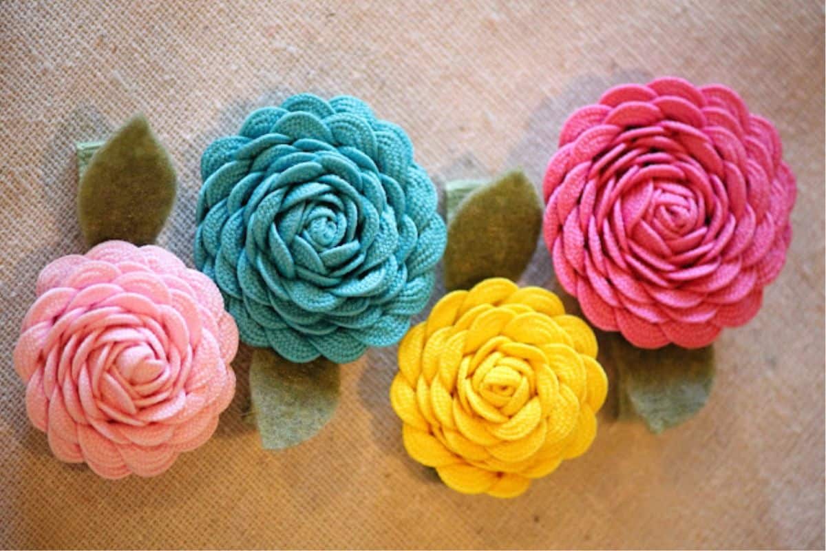 4 ric rac flowers attached to hair clips.