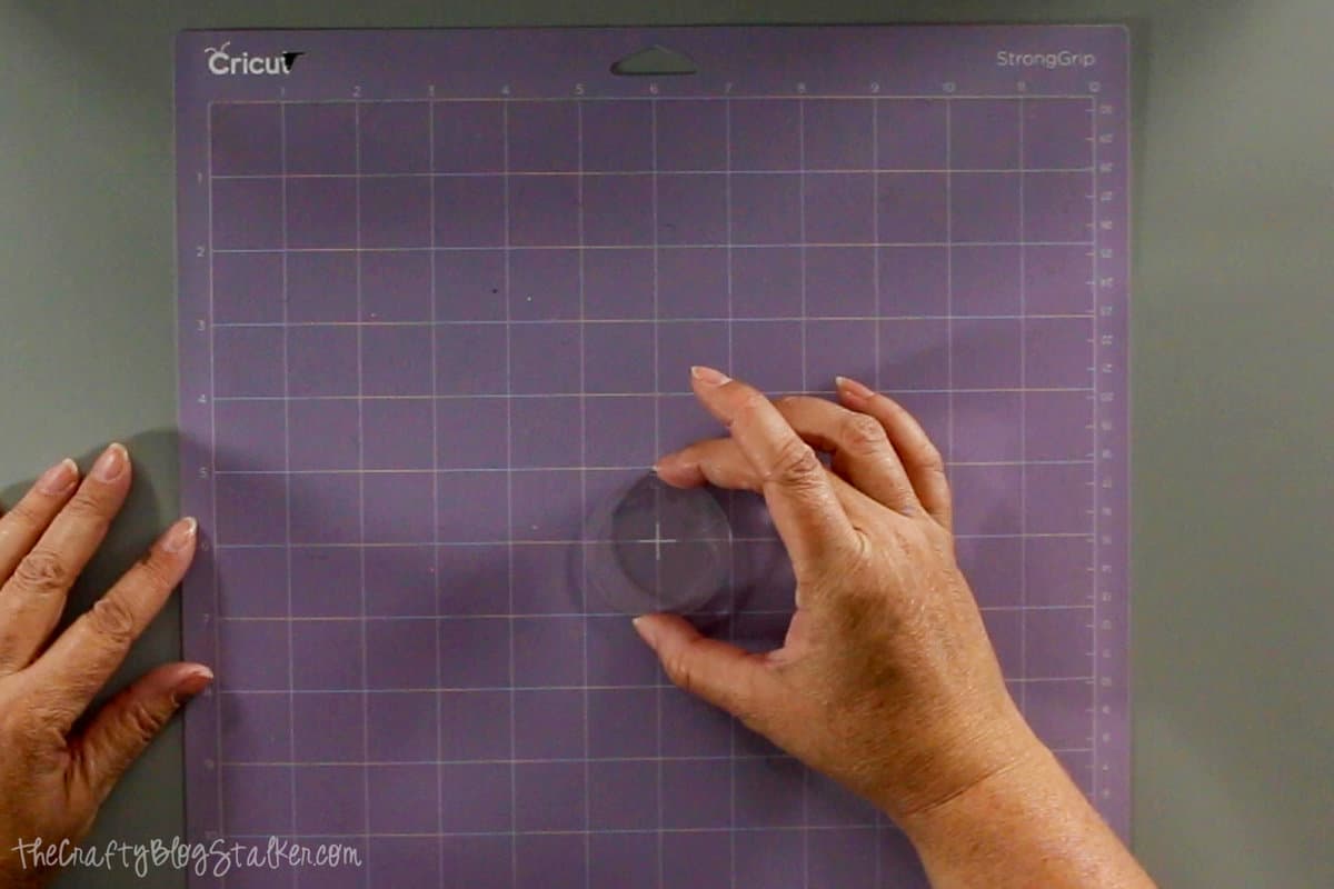 placing the acrylic circle on the StrongGrip mat