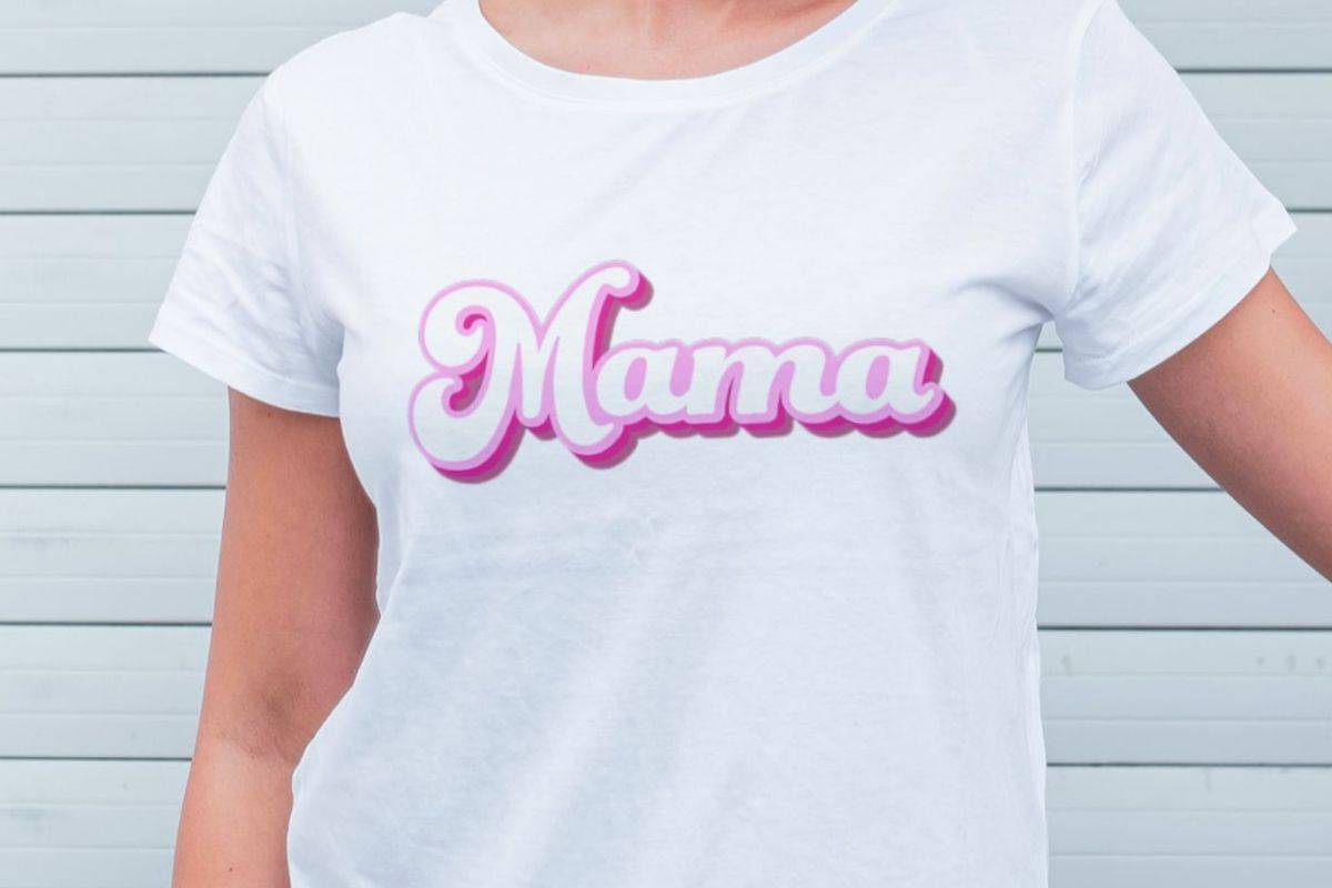 Woman wearing a retro design that says Mama.
