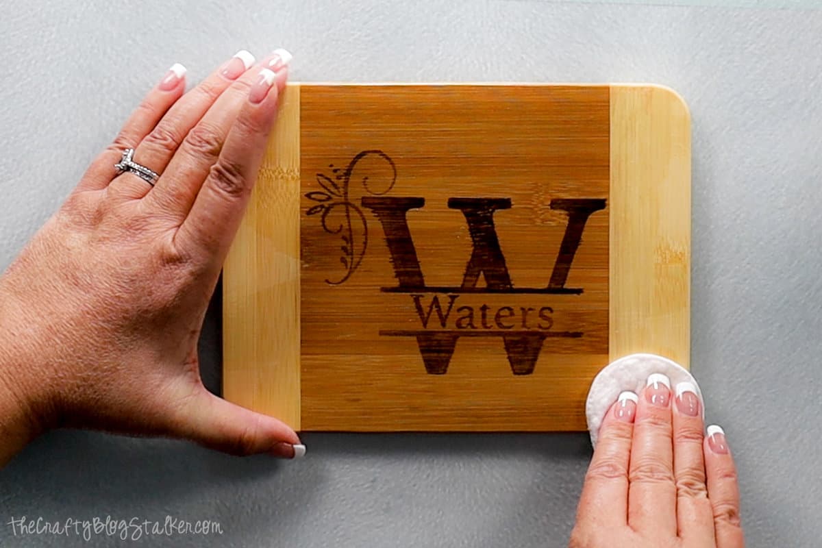 How to Make a Personalized Cutting Board - The Crafty Blog Stalker
