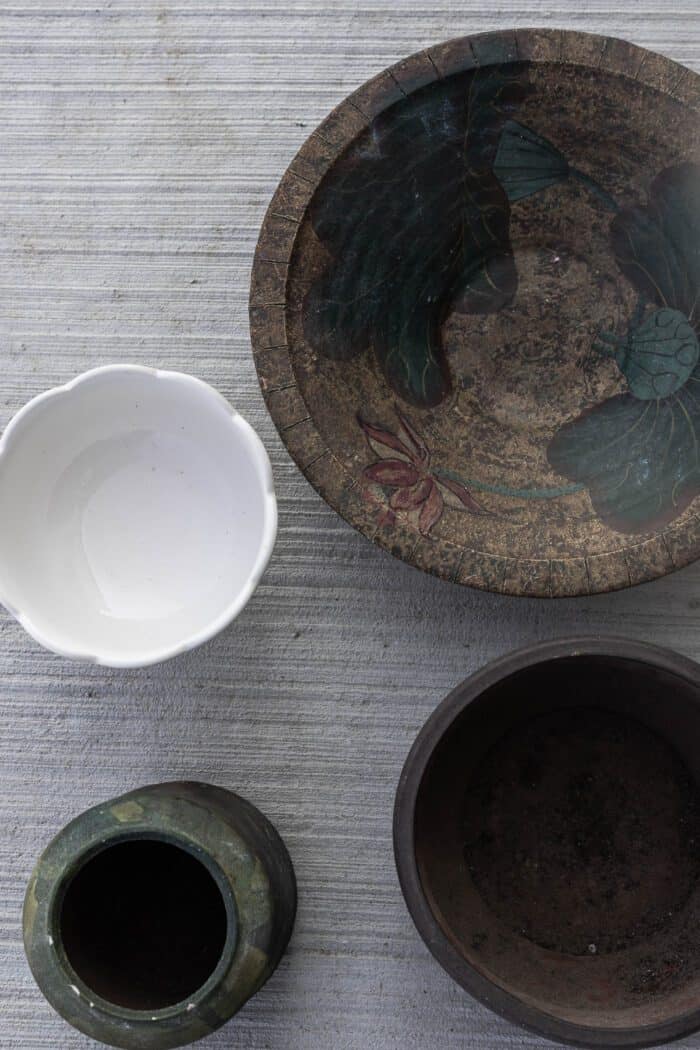 Use old ceramic or glass vases and bowls from the thrift store to transform into gorgeous DIY Stone Vases using only spray paint.