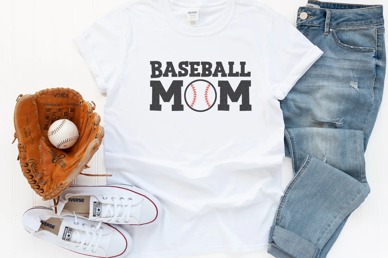 A T-shirt with a design that reads baseball mom.