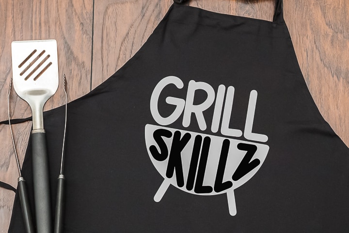 An apron with a design that reads "grill skillz".