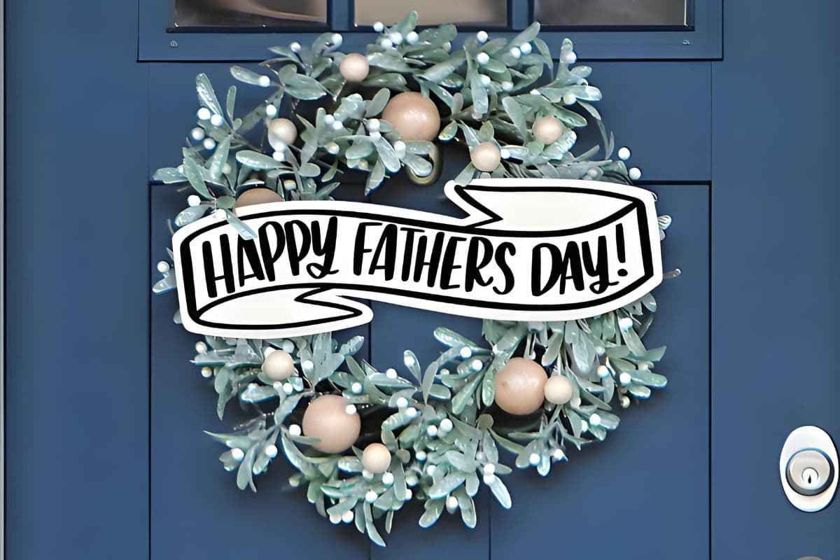 Happy Father's Day Banner on a wreath.