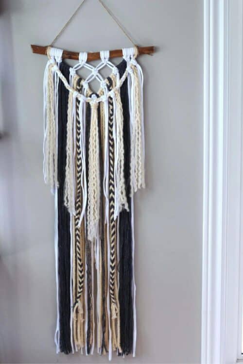 Macrame Wall Hanging in 15 Minutes.