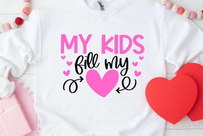 White t-shirt with a design that reads 'My kids fill my heart'.