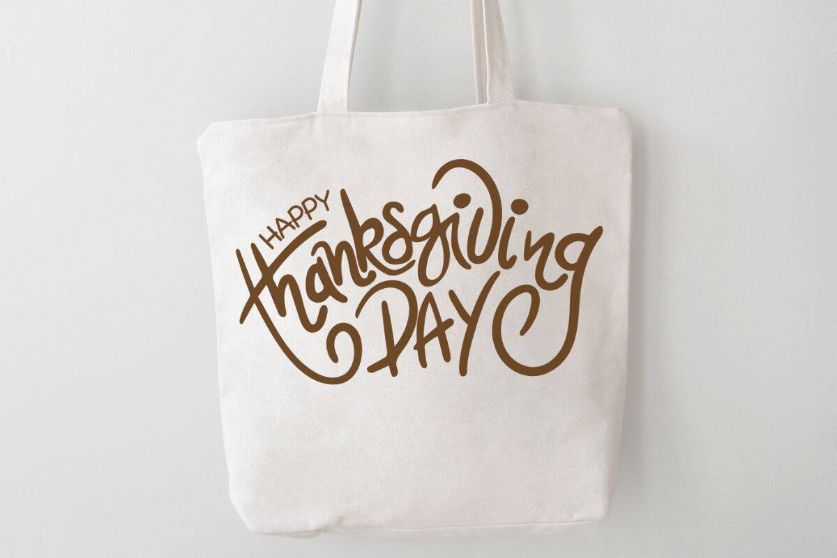 Tote bag with a Happy Thanksgiving Day design.