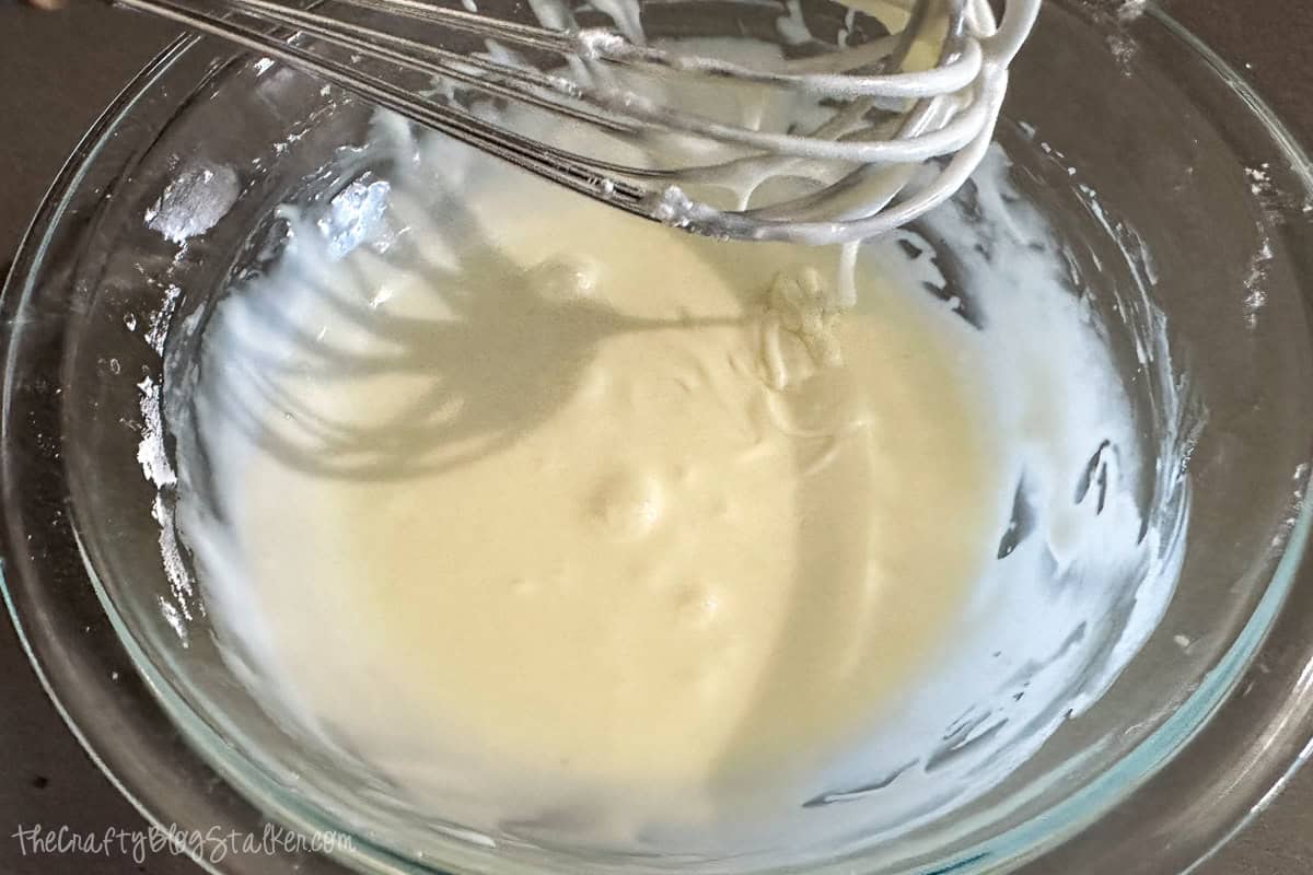 Lemon icing with a whisk.